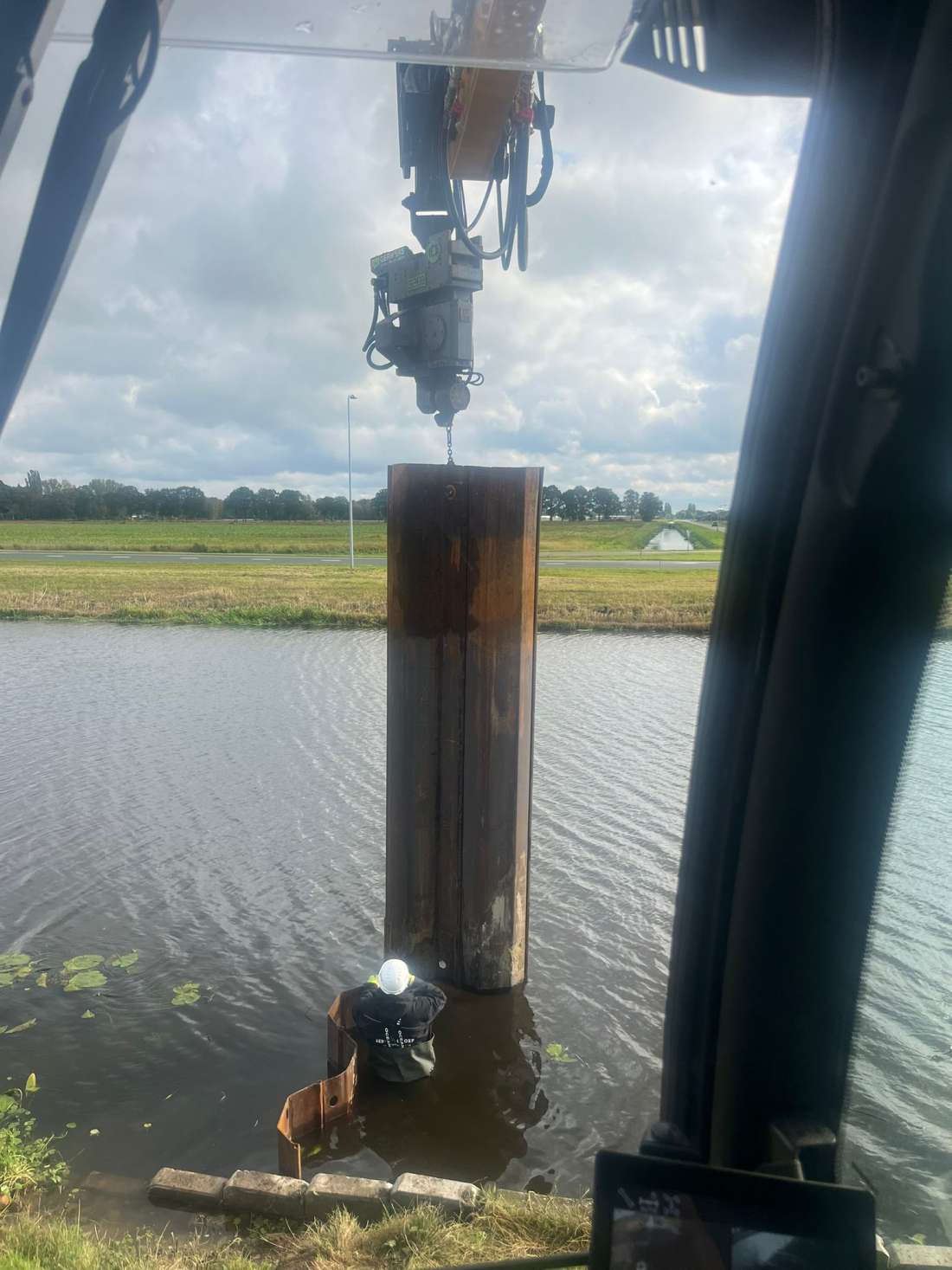 Damwanden plaatsen met trilblok Damwanden plaatsen met trilblok