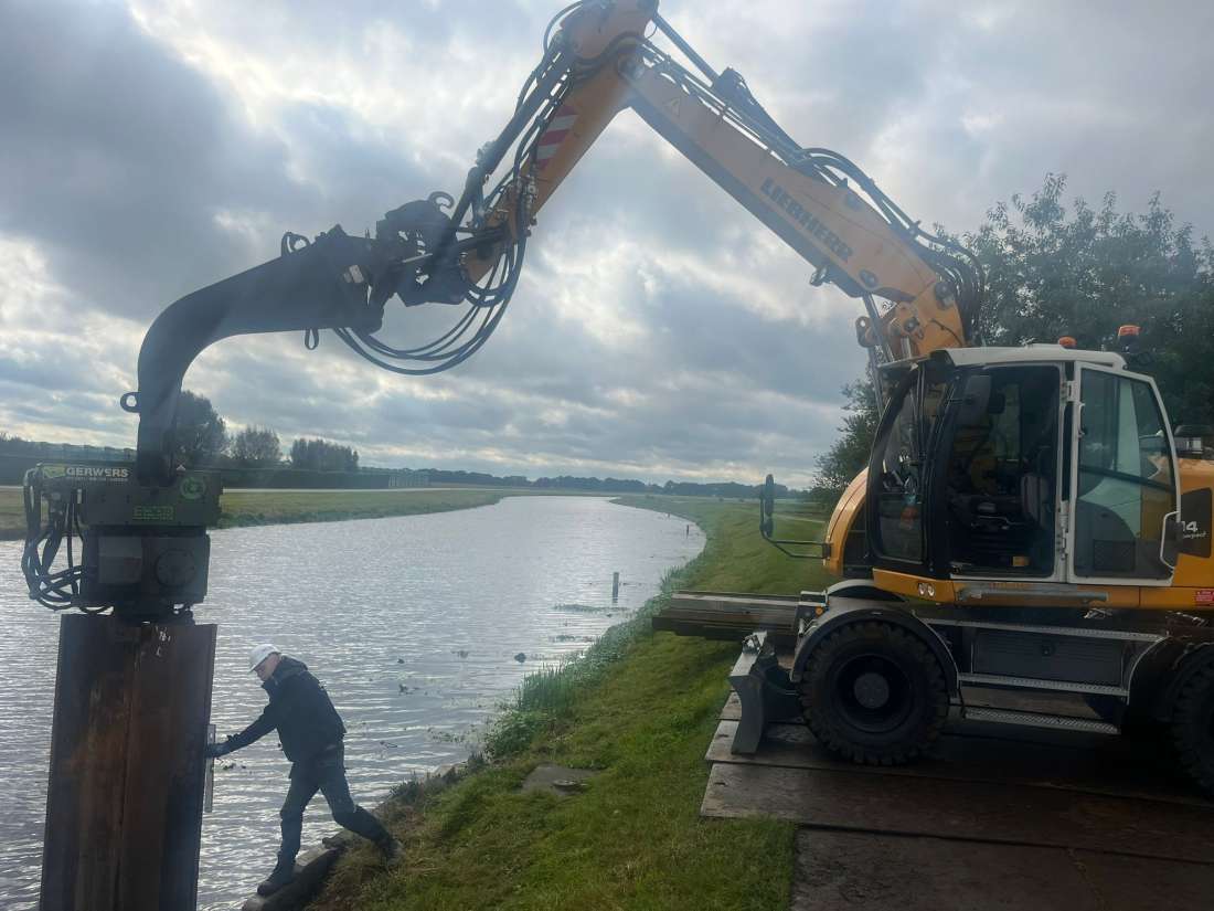 Damwanden plaatsen met trilblok Damwanden plaatsen met trilblok